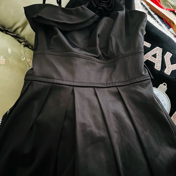 Black Shoulder party dress - Picture 7 of 9